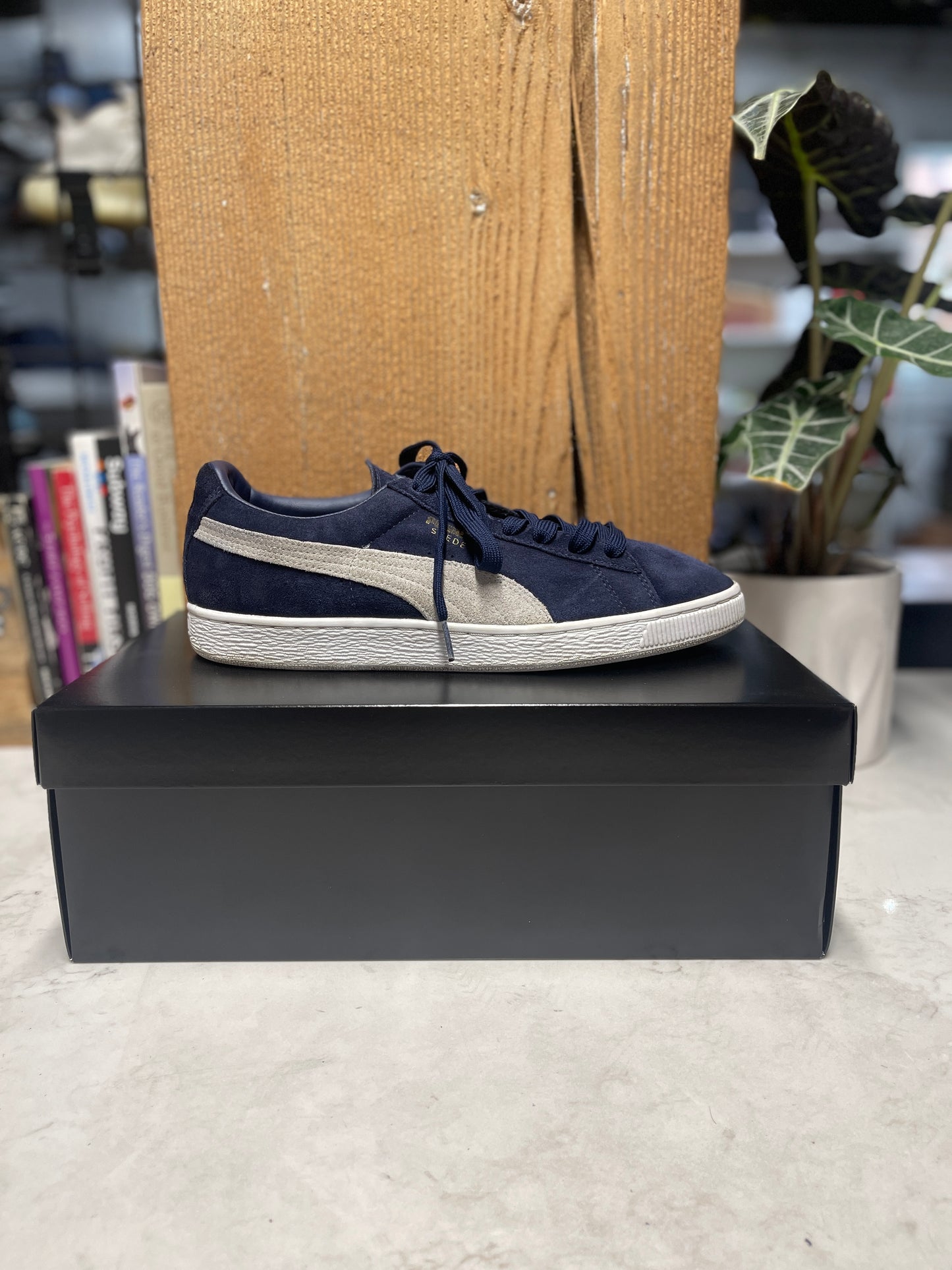 Pume Suede Classic XXI Men's Sneakers (Size 11)