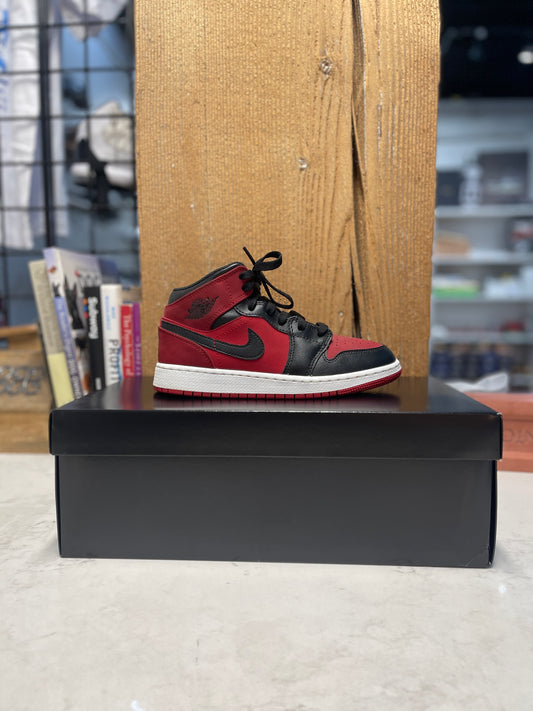 Jordan 1 Mid Gym Red Black (Size 4Y)