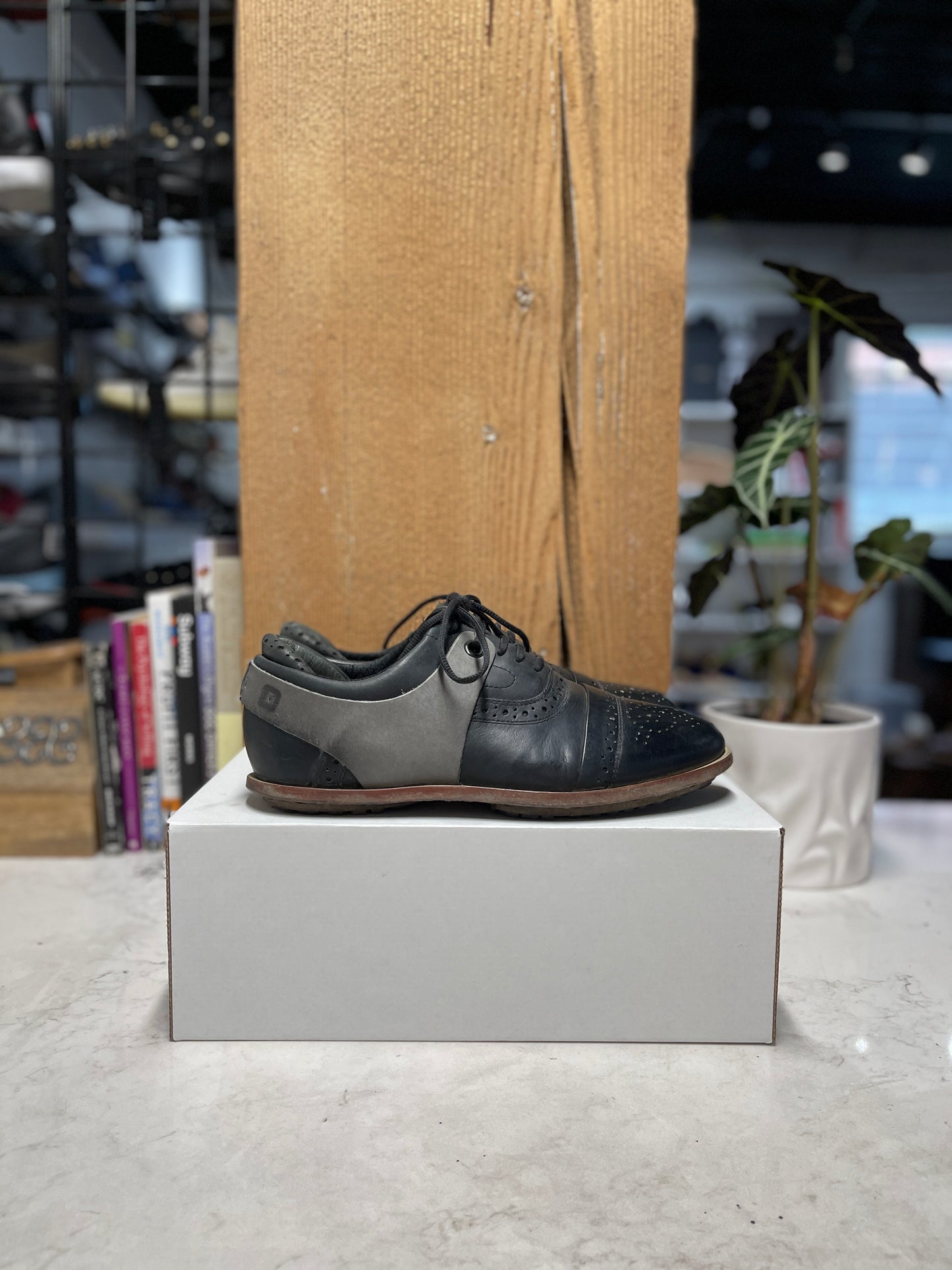 Tsubo Black/Grey Leather Dress Shoes (Size 9.5)