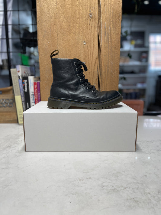 Black Dr Martens Boots (Size 7W)